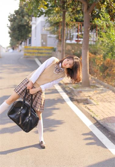 草莓向日葵丝瓜秋葵小猪解锁版截图1