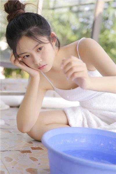 18岁污榴莲丝瓜草莓秋2023中文版截图3