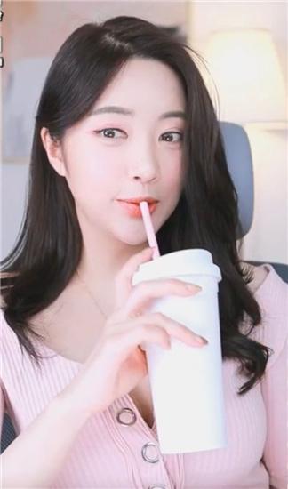 中欧乱码卡一卡二卡三影吧截图1