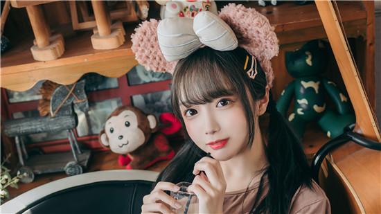 一个人www在线观看高清截图3