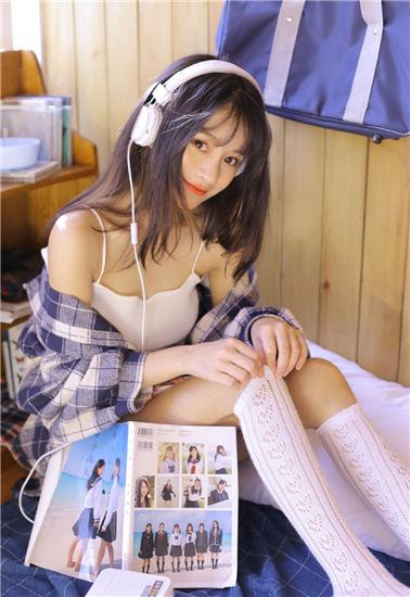 草莓丝瓜香蕉向日葵榴莲18岁无限版污fulao在线观看下载截图1