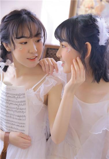 草莓丝瓜向日葵黄瓜榴莲污绿巨人在线观看截图2