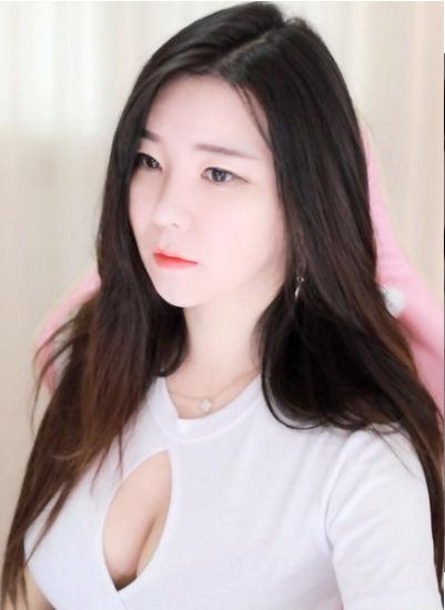 五月八月免费高清视频无限制版截图0