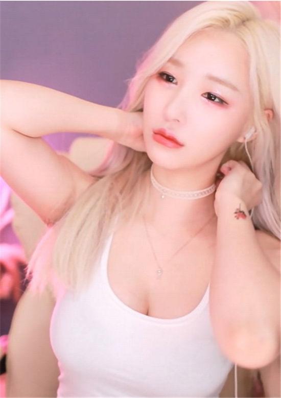 闪闪直播美女污福利手机版截图3