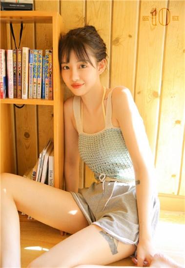 Tangxin releases the old version of her vlog late at night