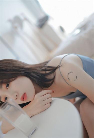 Little Pig Strawberry Luffa Releases Herself Late at Night Lyrics Old Version