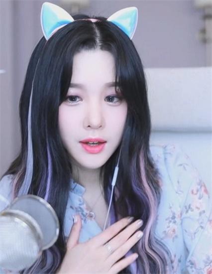 Strawberry, cucumber, loofah, sunflower lace milk tea