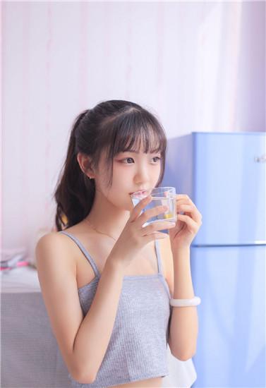 Dirty strawberry, loofah and durian release themselves late at night