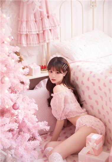 The old driver took me to watch the full version of the picture for free