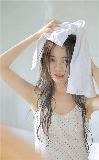 Watch the Chinese version of えっちなSecret Base online