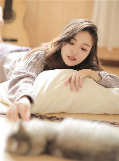 Watch the full version of Nuannuan live video for free in Chinese