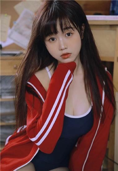 两个人的免费视频观看完整版高清截图1