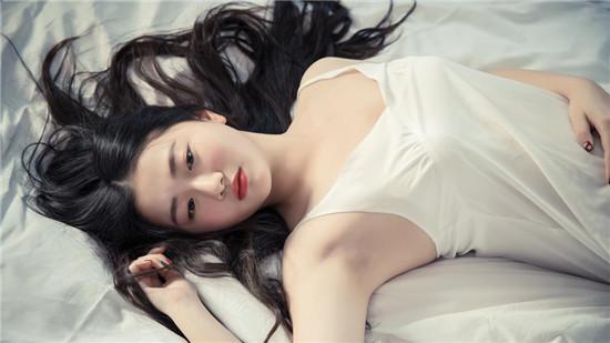 两个人的免费观看高清视频截图2