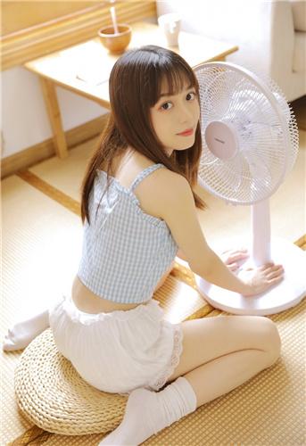 花季传媒v3.047免费下载(每天免费观看一次)截图2