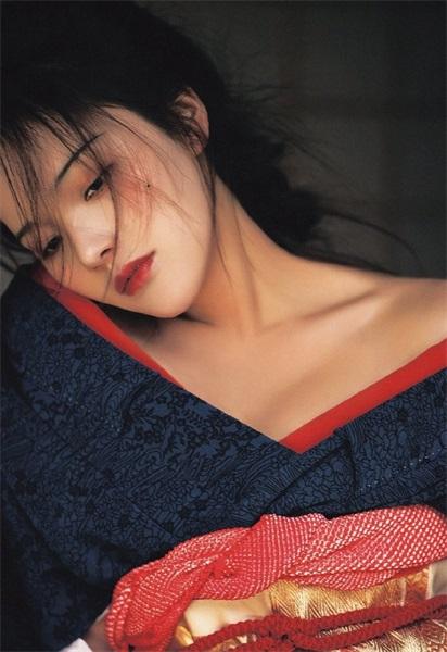 免费日韩无人区码卡二卡3卡精品版截图2