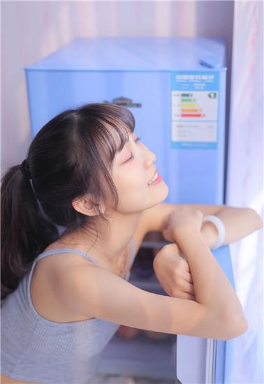 Dirty strawberry, loofah and durian release themselves late at night