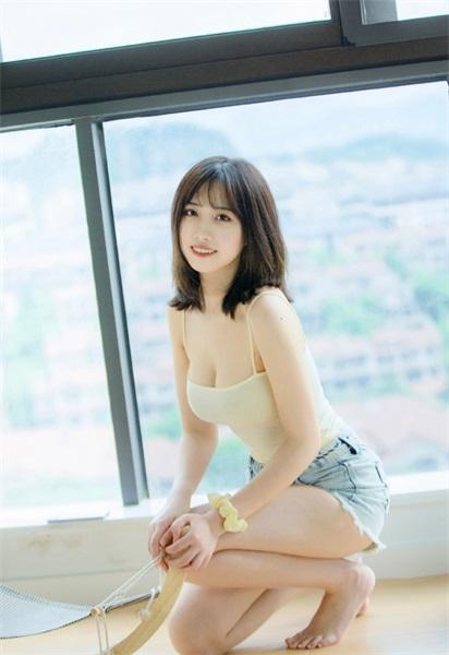 An experienced driver takes me to watch free high-definition videos