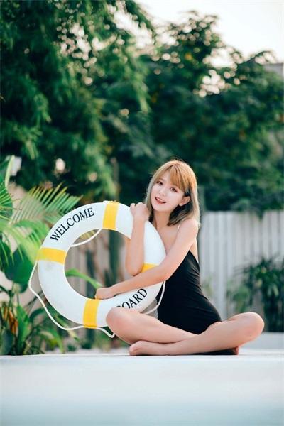 Watch the full version of Wild Flowers Japan for free 10